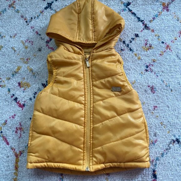 DKNY Puffer Vest Girls 3T Gold Yellow Hooded Pockets Retro Outdoors Lightweight - Picture 1 of 9